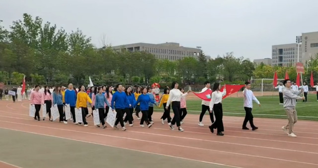 壹定发ydf在第60届校运会拼搏奋进.jpg